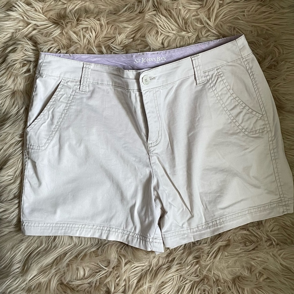 St John’s Bay Cream Color Khaki Shorts